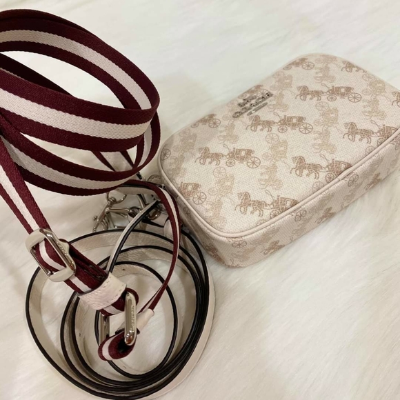 COACH CONVERTIBLE BELT BAG WITH HORSE & CARRIAGE P - Picture 2 of 5